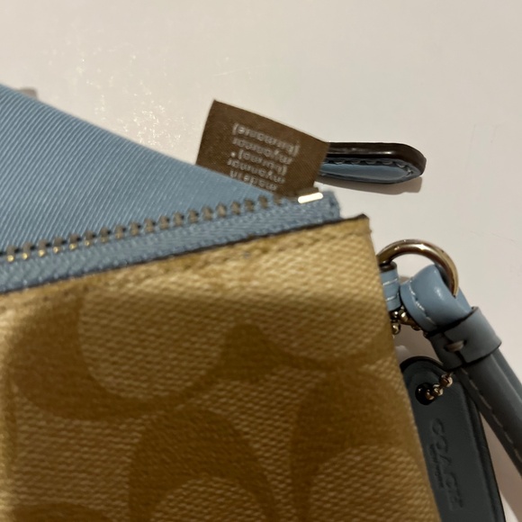Authentic Coach Light Khaki & Baby Blue Signature Double Zip Spacious Wristlet - Picture 12 of 14